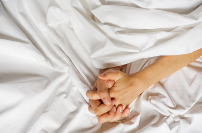 Hal yang Perlu Diketahui Tentang Berhubungan Intim saat Menstruasi